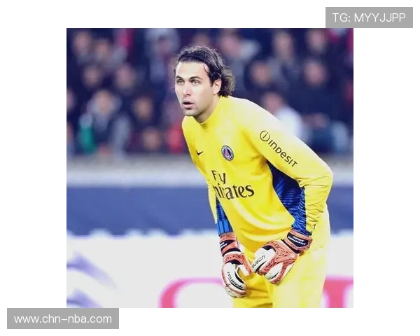 法甲慈善赛纪实：球星与球迷互动盛会